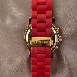 Michael kors pink watch